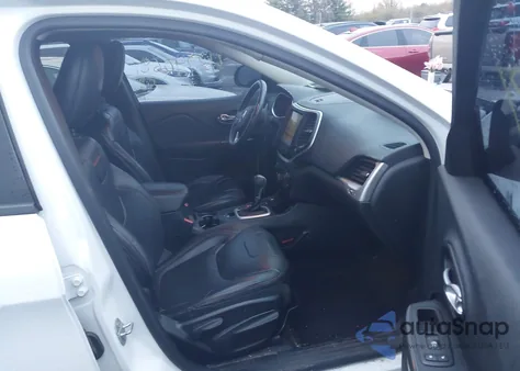 2015 Jeep Cherokee Trailhawk z USA, uszkodzony, nr VIN 1C4PJMBS6FW647672